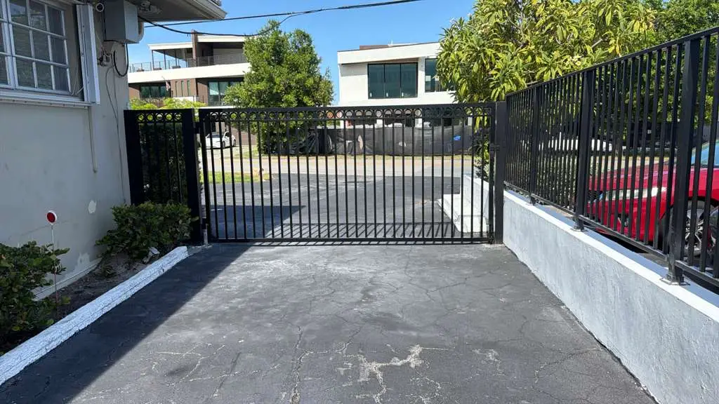 Aluminum slide gate & matching fence