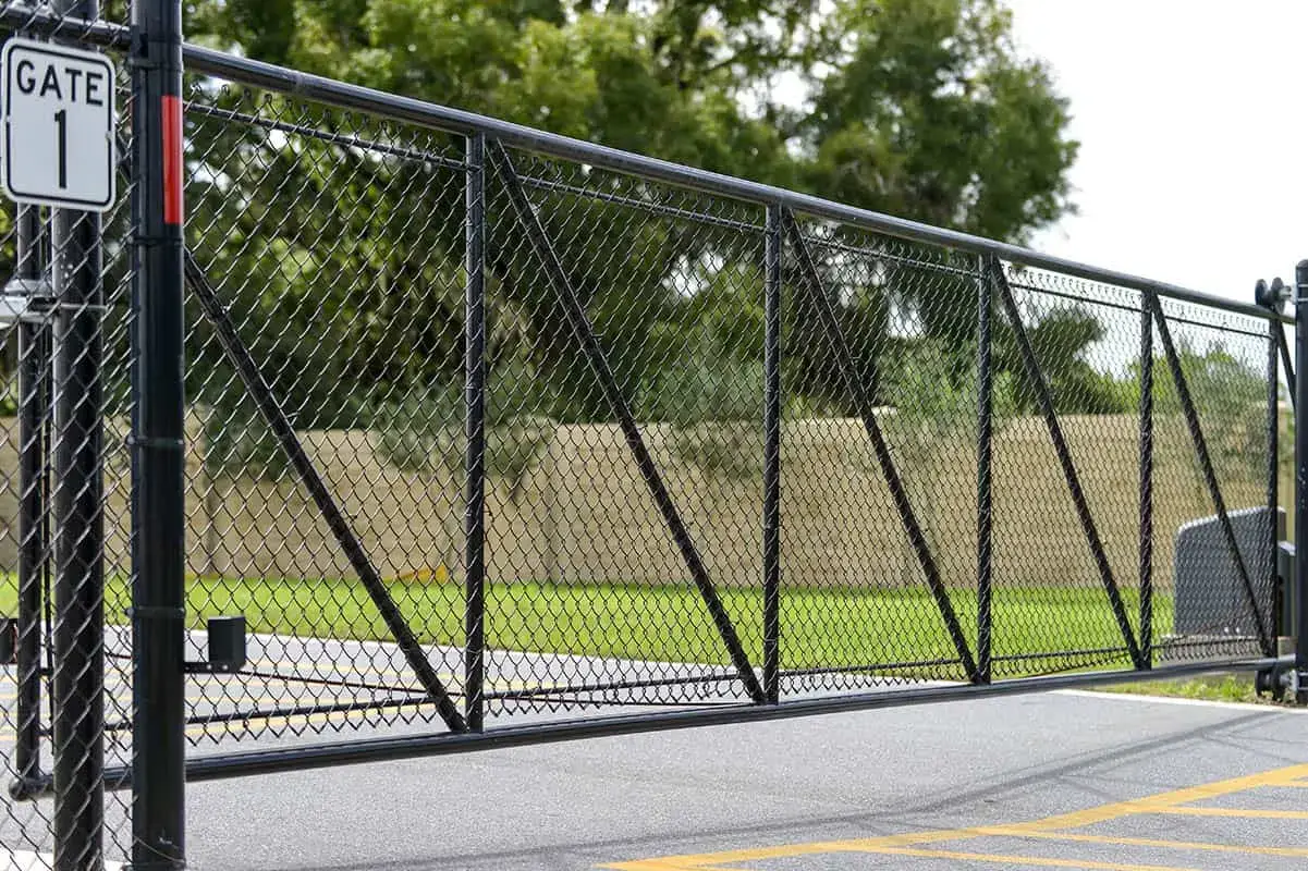 Commercial cantilever slide gate