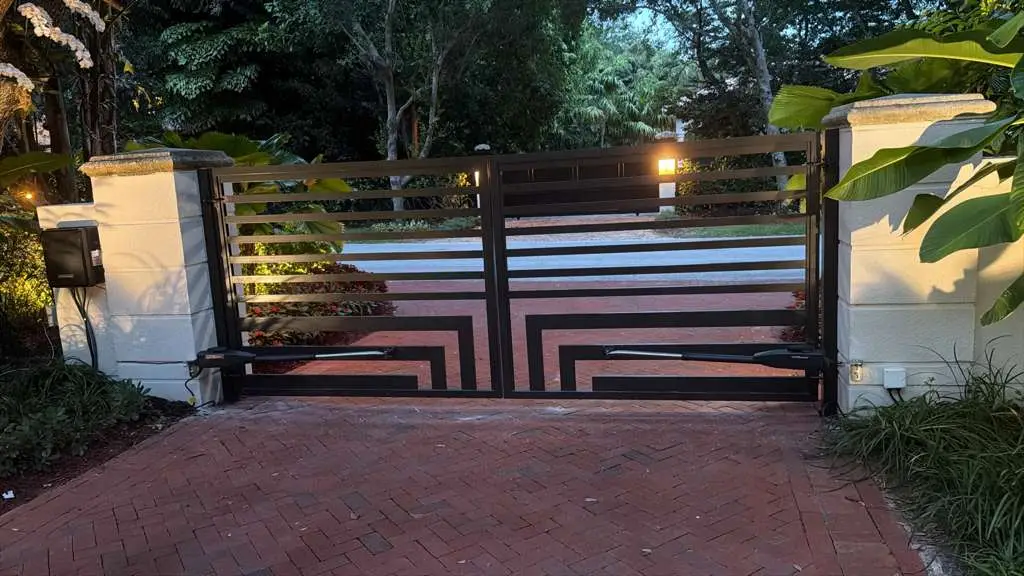 Custom geometric double gate