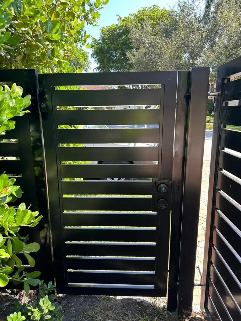 Horizontal slat pedestrian gate